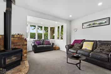 8 Lookout Drive, Laingholm