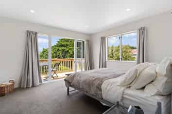 8 Lookout Drive, Laingholm