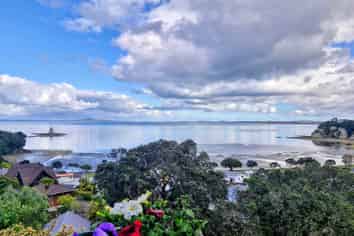 1083 Whangaparaoa Road, Tindalls Beach