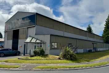 Large Engineering Workshop + Yard