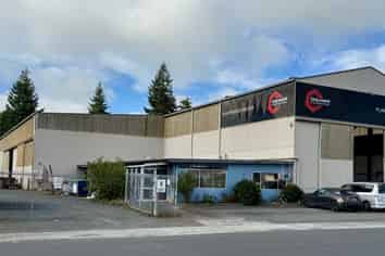 Large Engineering Workshop + Yard