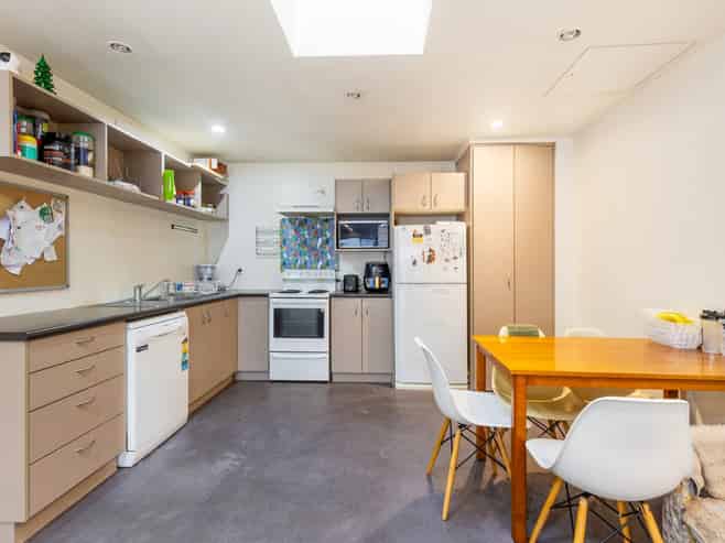 2/7 Hall Avenue, Newtown