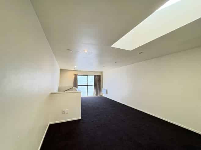 2/7 Hall Avenue, Newtown