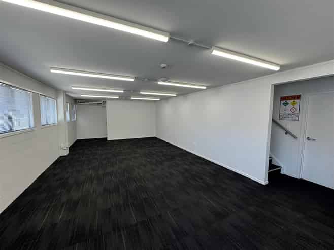 CBRE | Versatile Unit with Container Capability