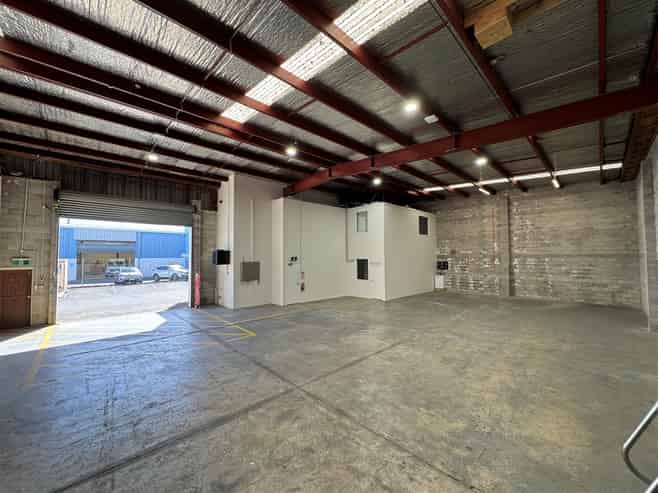 CBRE | Versatile Unit with Container Capability