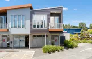 MODERN STUDIO / OFFICE / CLASSROOM
