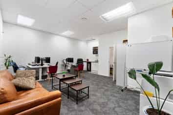 MODERN STUDIO / OFFICE / CLASSROOM
