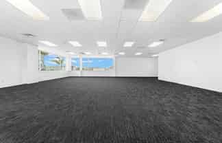 HUGE RENT FREE INCENTIVE 179M² APOLLO OFFICE
