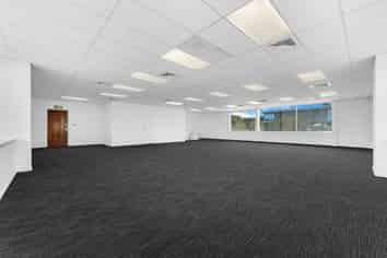HUGE RENT FREE INCENTIVE 179M² APOLLO OFFICE
