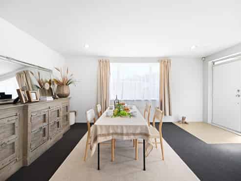 17 Barwick Place, Huntington