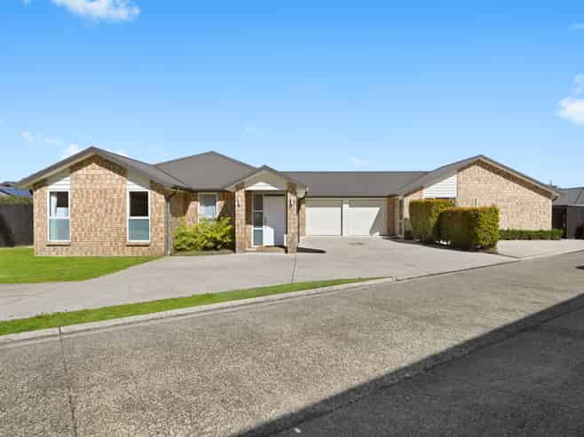 17 Barwick Place, Huntington