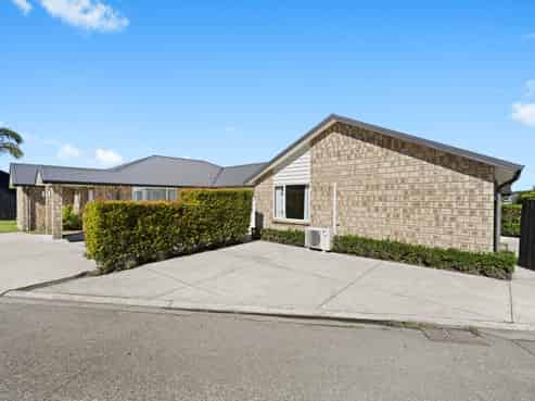 17 Barwick Place, Huntington