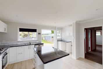 30 Hadfield Crescent, College Estate