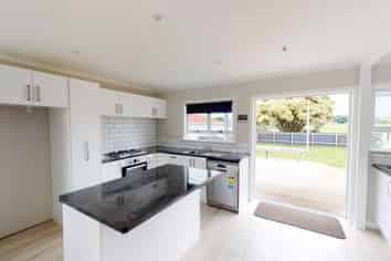 30 Hadfield Crescent, College Estate