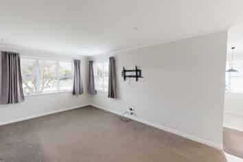 30 Hadfield Crescent, College Estate