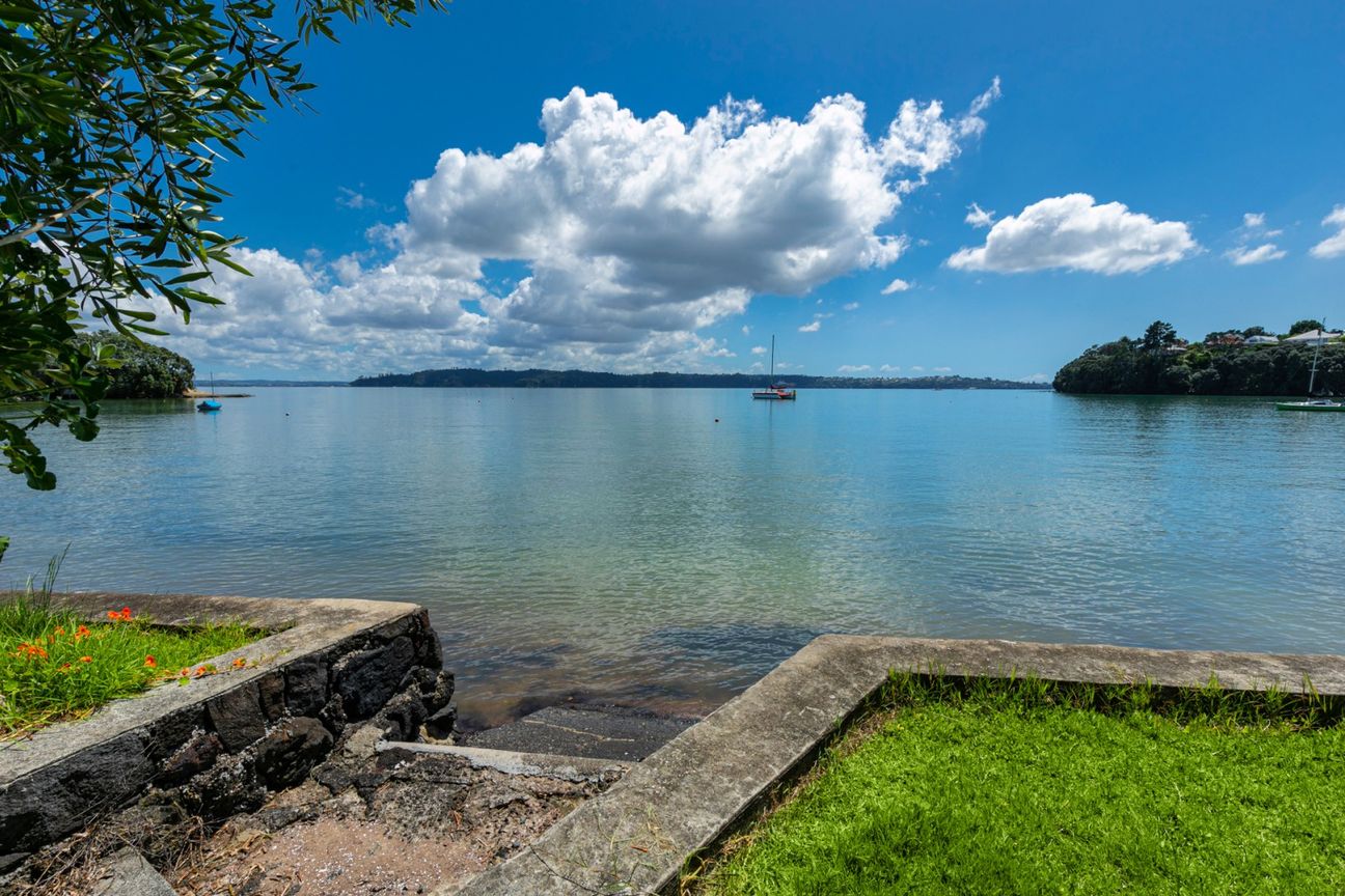 Iconic waterfront estate - Więcej