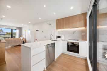 6/35 Centreway Road, Orewa