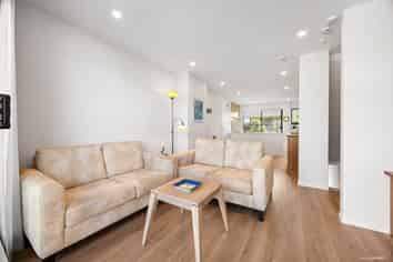 6/35 Centreway Road, Orewa