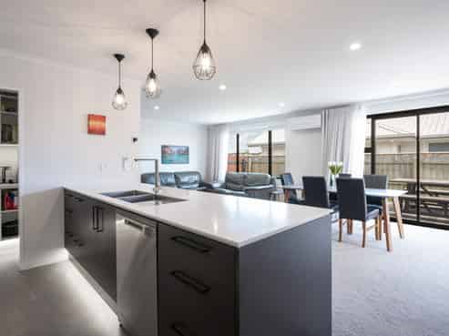 43 Woodley Road, Richmond