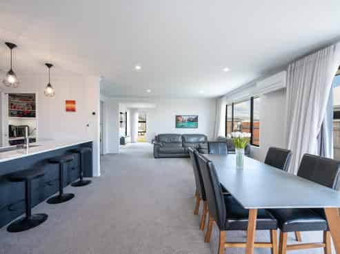 43 Woodley Road, Richmond