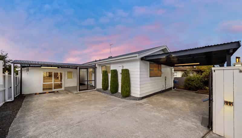 296A Triangle Road, Massey