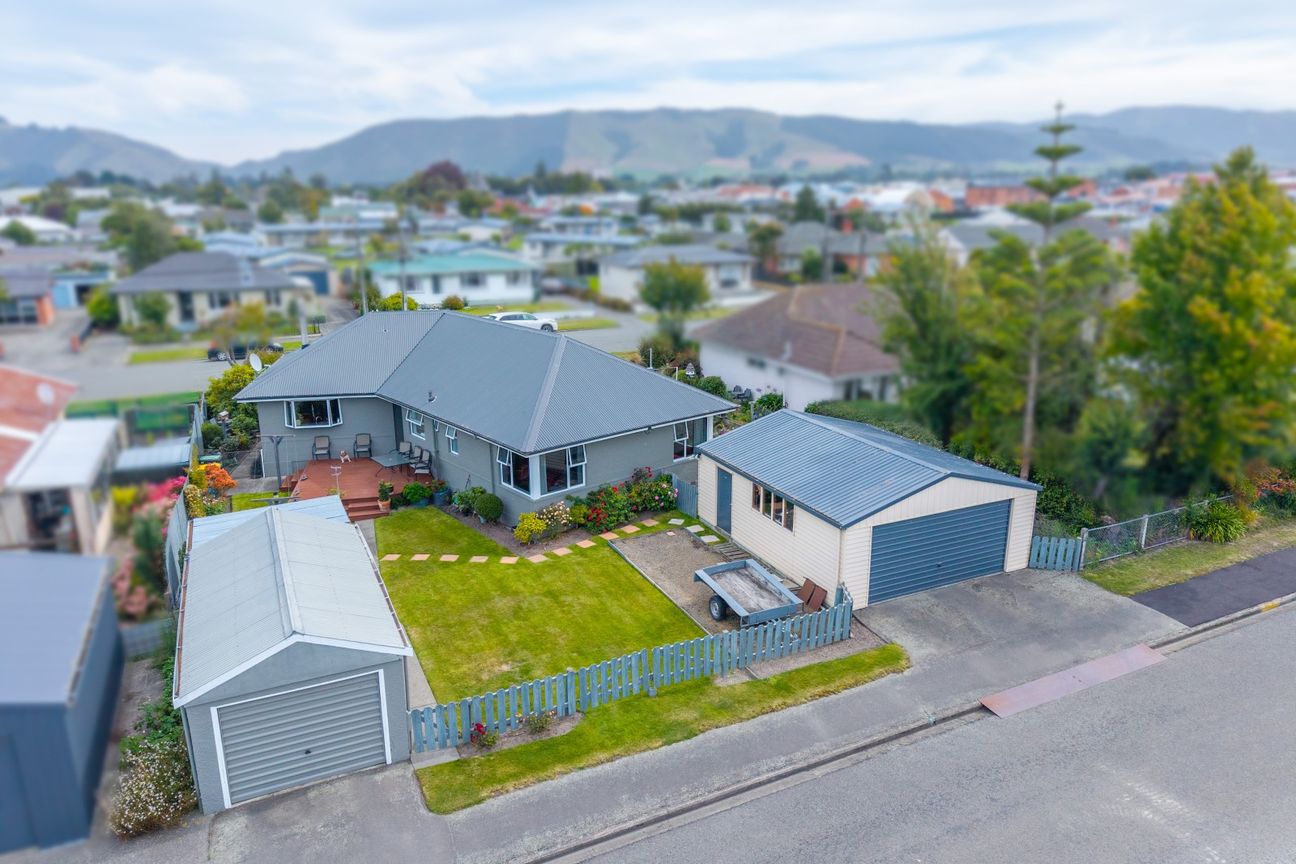 Residential home + 3 car garaging – pohled 3