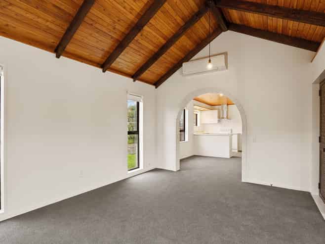 2/146 Stanmore Road, Linwood