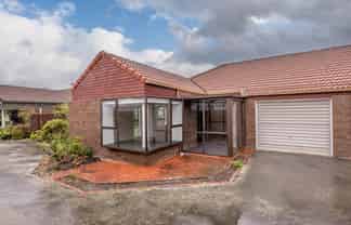 2/146 Stanmore Road, Linwood