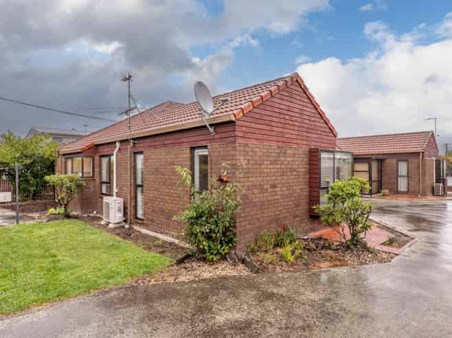 2/146 Stanmore Road, Linwood