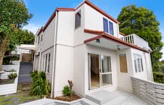 2/17 Maungarei Road, Remuera