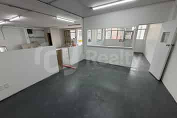 Central & Secure Showroom/Warehouse Opportunity