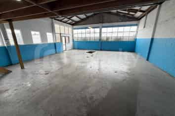 Central & Secure Showroom/Warehouse Opportunity