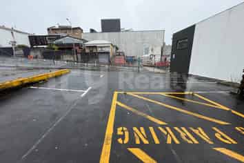 Central & Secure Showroom/Warehouse Opportunity