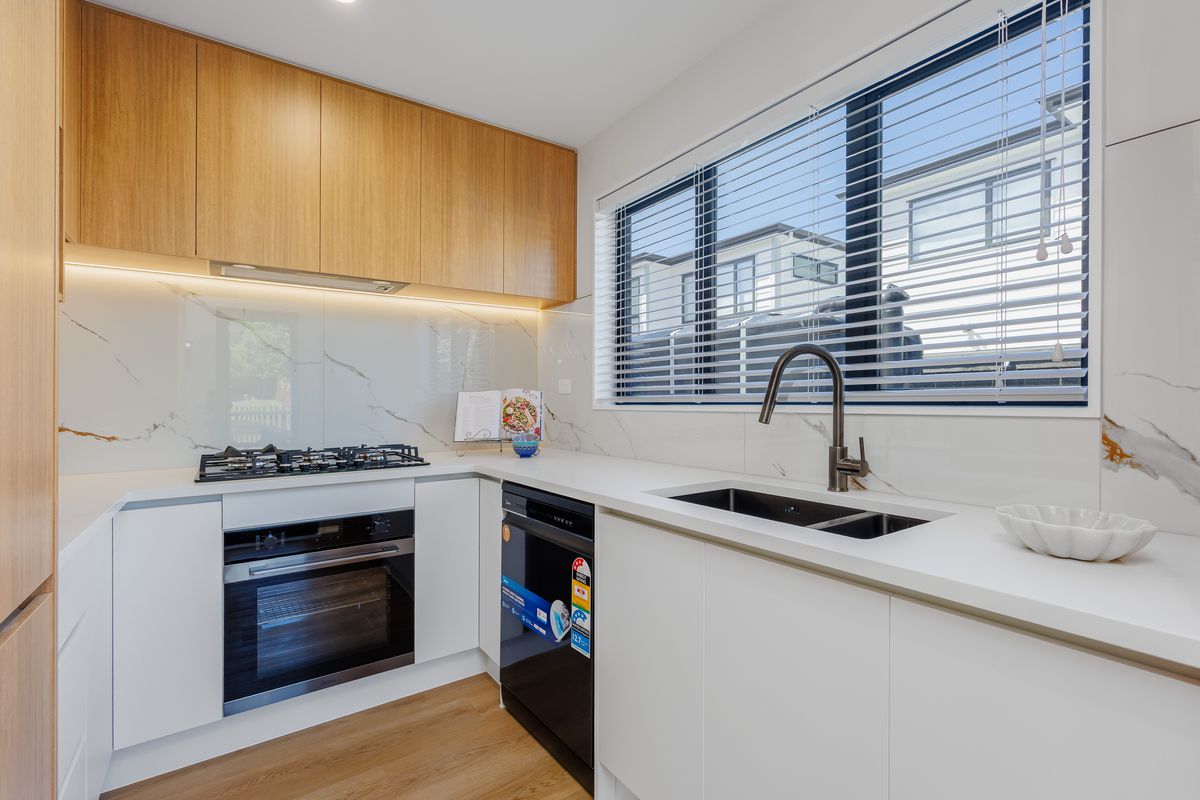 Standalone Freehold Beauty in Prime Greenbay - Ansicht 5