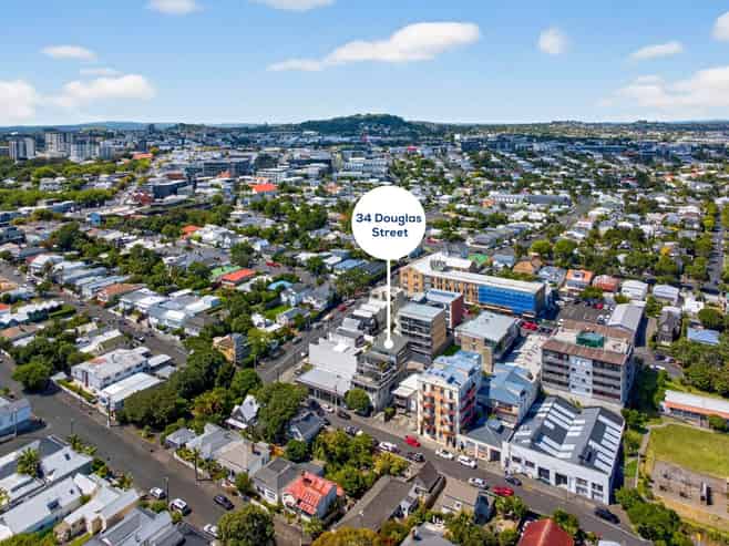 SUPERB COSMOPOLITAN WORK AND LIVE
