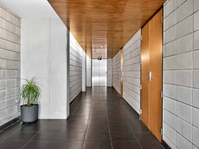 SUPERB COSMOPOLITAN WORK AND LIVE
