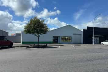 Quality Showroom in Popular Location