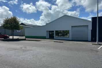 Quality Showroom in Popular Location