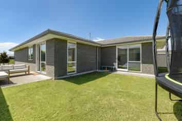 22 Tabraham Crescent, Pyes Pa