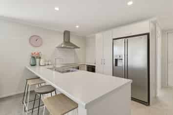 22 Tabraham Crescent, Pyes Pa