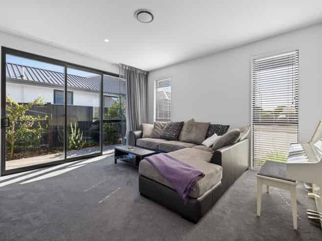 8 Picadilly Avenue, Casebrook