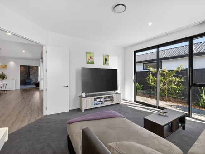 8 Picadilly Avenue, Casebrook