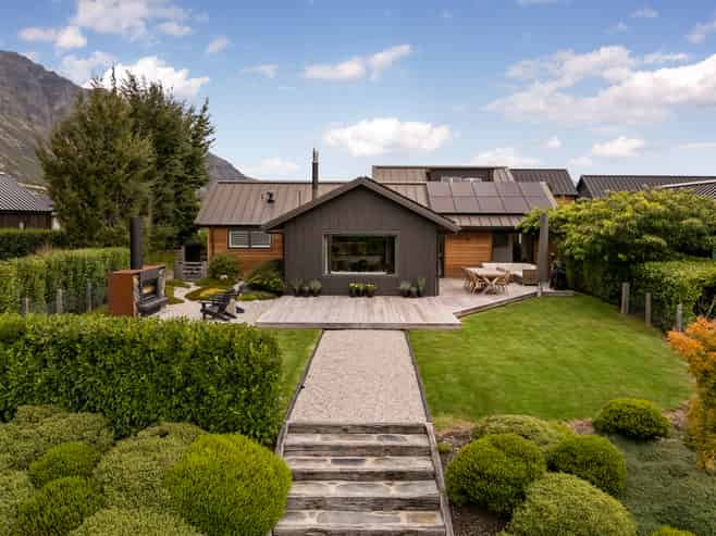 13 Hovingham Court, Jacks Point