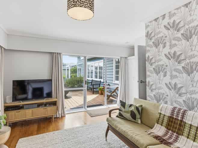 33 Forest Road, Raumati South