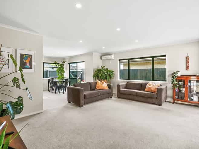 42 Magnolia Drive, Westown