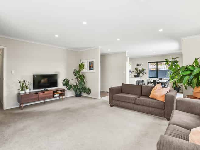 42 Magnolia Drive, Westown