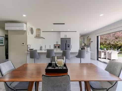 17 Cemetery Road, Sanson