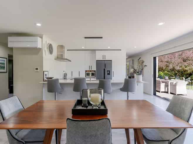 17 Cemetery Road, Sanson