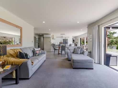 17 Cemetery Road, Sanson