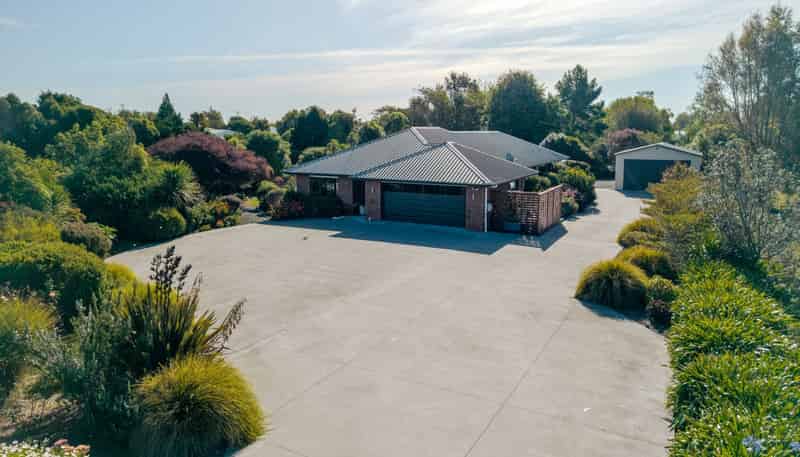 17 Cemetery Road, Sanson